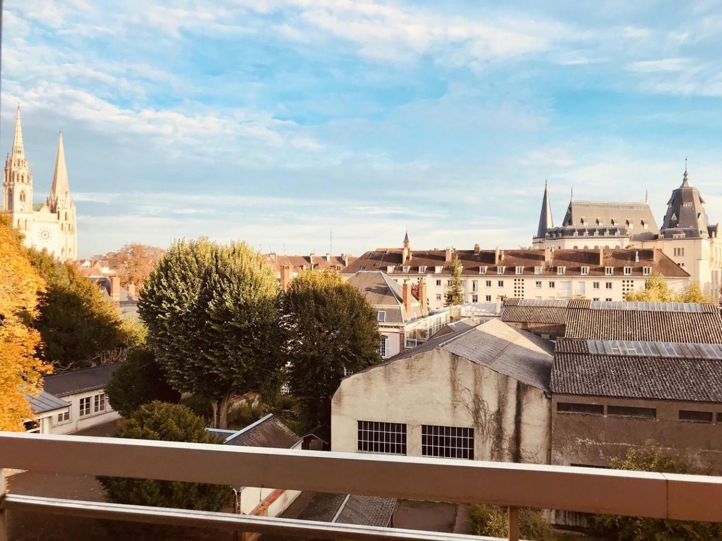 Appartement Avec Parking Et Balcon Vue Cathedrale Шартр Екстер'єр фото