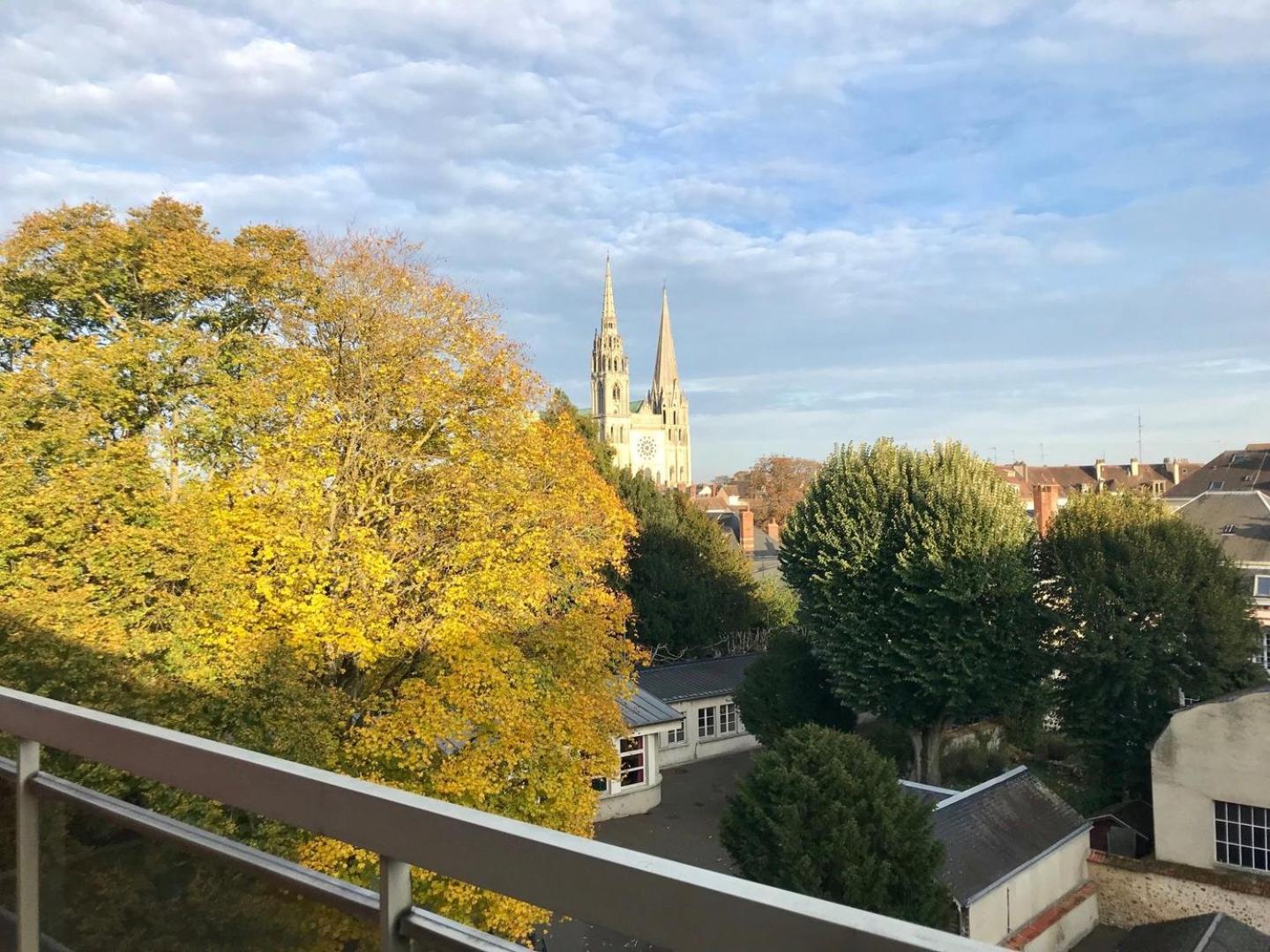 Appartement Avec Parking Et Balcon Vue Cathedrale Шартр Екстер'єр фото